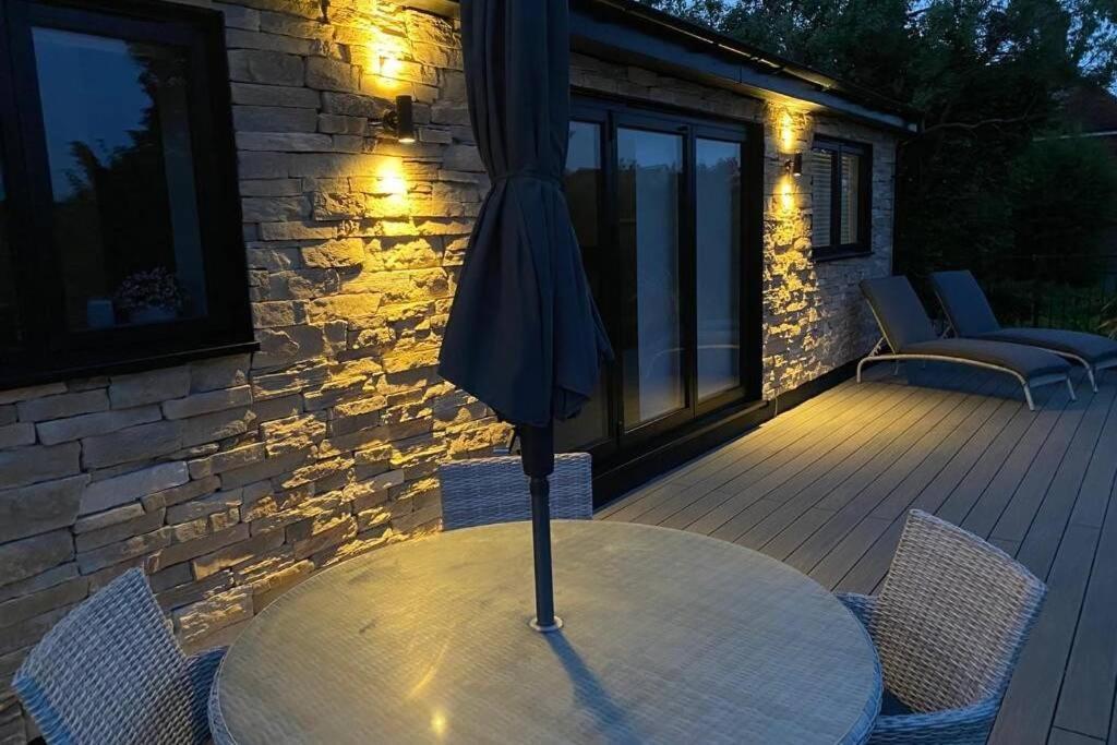 The View Villa Shaftesbury Exterior photo
