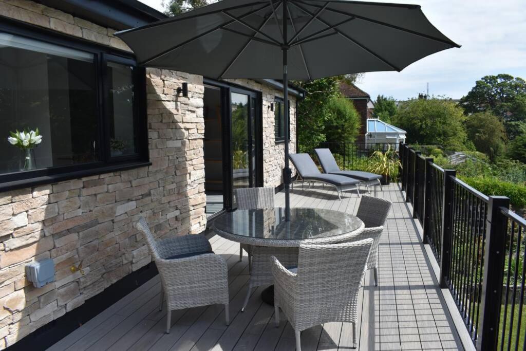 The View Villa Shaftesbury Exterior photo