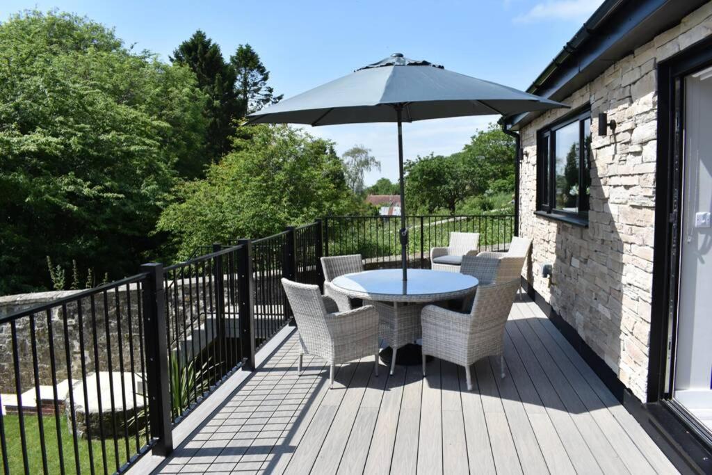 The View Villa Shaftesbury Exterior photo